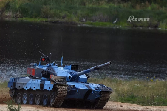 “坦克兩項”半決賽中國小組奪魁，“海上登陸”接力賽暫居第一